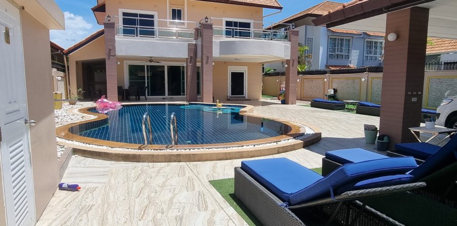 Дом в Паттайе, Таиланд с 5 комнатами № 155710