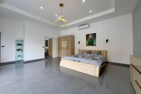 Villa in Pattaya, Thailand 6 bedrooms № 155714 - photo 8