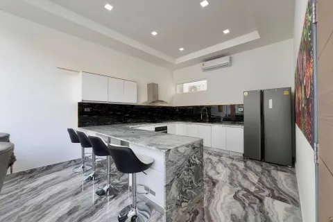 Villa in Pattaya, Thailand 6 bedrooms № 155714 - photo 6