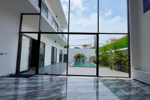 Villa in Pattaya, Thailand 6 bedrooms № 155714 - photo 3