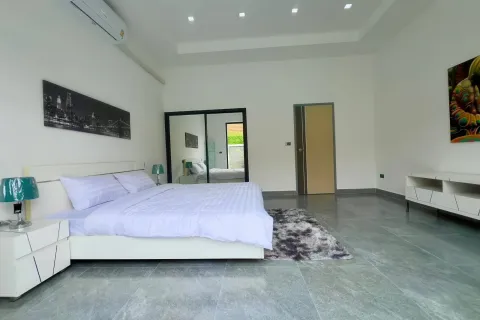 Villa in Pattaya, Thailand 6 bedrooms № 155714 - photo 9