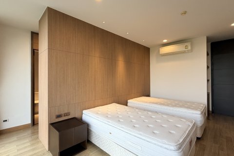 Condo in Watthana, Bangkok, Thailand, 3 bedrooms № 201330 - photo 3