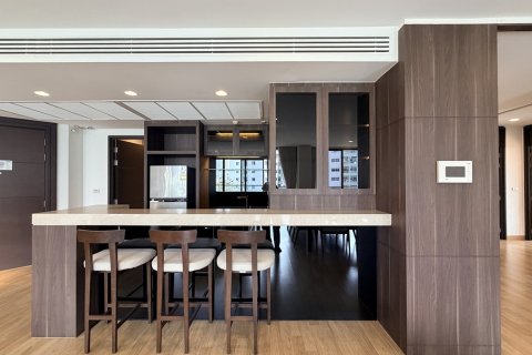Condo in Watthana, Bangkok, Thailand, 3 bedrooms № 201330 - photo 17