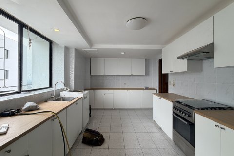 Condo à Khlong Toei, Bangkok, Thaïlande, 3 chambres № 201334 - photo 13