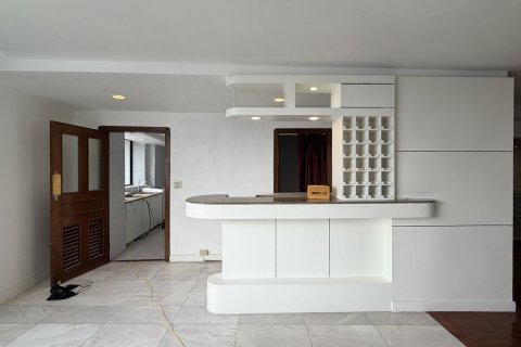 Condo à Khlong Toei, Bangkok, Thaïlande, 3 chambres № 201334 - photo 14