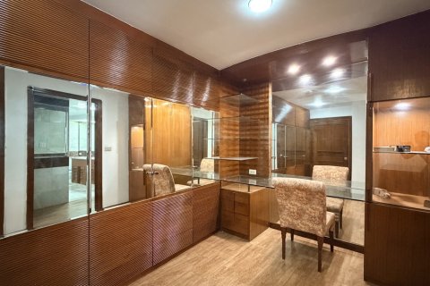 Condo à Khlong Toei, Bangkok, Thaïlande, 3 chambres № 201334 - photo 9