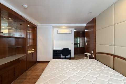 Condo à Khlong Toei, Bangkok, Thaïlande, 3 chambres № 201334 - photo 10