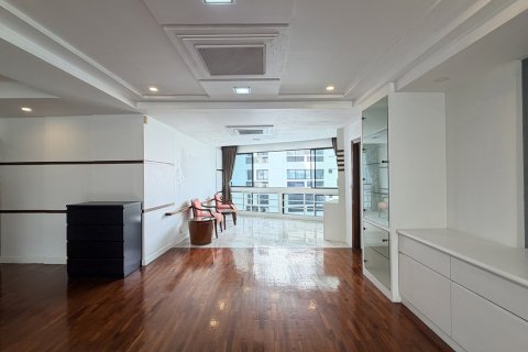 Condo à Khlong Toei, Bangkok, Thaïlande, 3 chambres № 201334 - photo 16