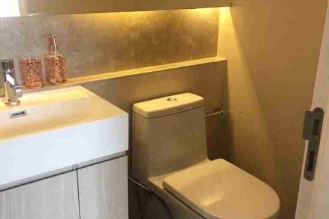 Condo in Bangkok, Thailand, 2 bedrooms  № 183527 - photo 5