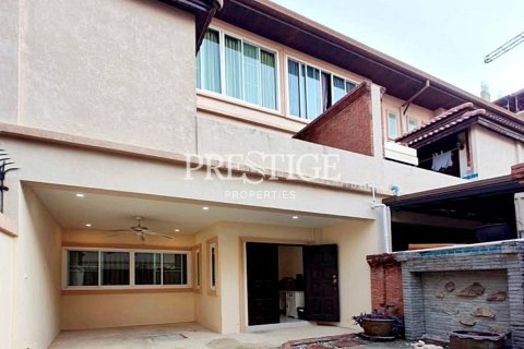 House in Pattaya, Thailand 3 bedrooms № 198073