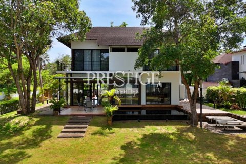 Maison à Pattaya, Thaïlande 5 chambres № 198070