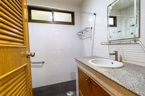 Таунхаус в Сатхоне, Бангкок, Таиланд с 4 спальнями  № 156447 - фото 15