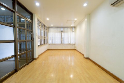 Таунхаус в Сатхоне, Бангкок, Таиланд с 4 спальнями № 156447