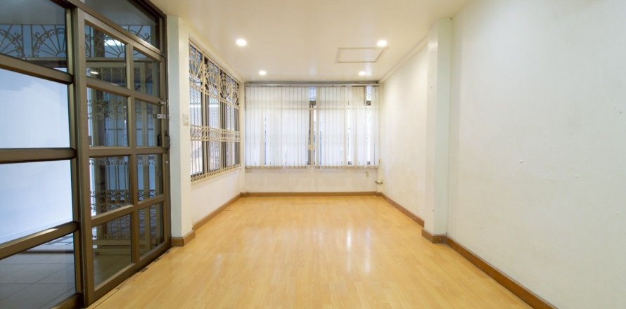 Таунхаус в Сатхоне, Бангкок, Таиланд с 4 спальнями  № 156447