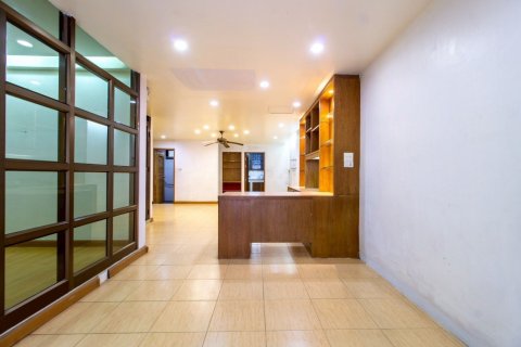 Таунхаус в Сатхоне, Бангкок, Таиланд с 4 спальнями  № 156447 - фото 4