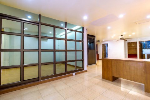 Таунхаус в Сатхоне, Бангкок, Таиланд с 4 спальнями  № 156447 - фото 6