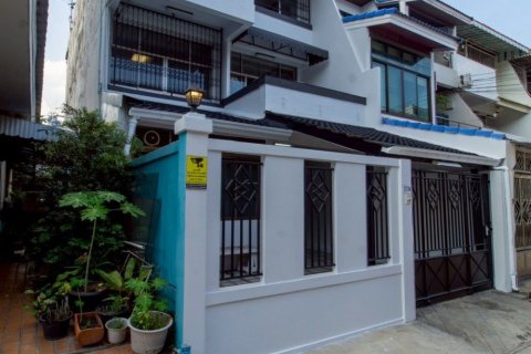 Таунхаус в Сатхоне, Бангкок, Таиланд с 4 спальнями  № 156447 - фото 26