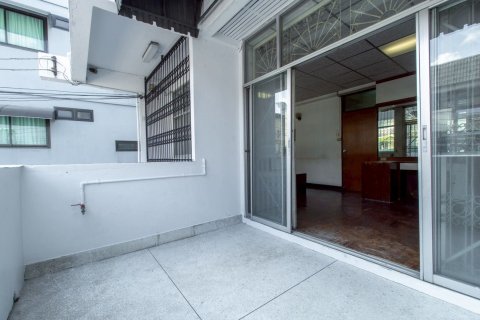 Таунхаус в Сатхоне, Бангкок, Таиланд с 4 спальнями  № 156447 - фото 18