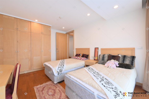 Apartment in Bangkok, Thailand 3 bedrooms № 191043 - photo 2
