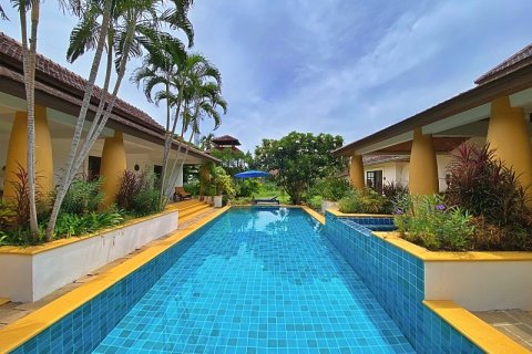 Villa in Hua Hin, Thailand 5 bedrooms № 168426 - photo 3