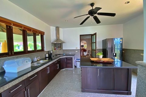 Villa in Hua Hin, Thailand 5 bedrooms № 168426 - photo 16