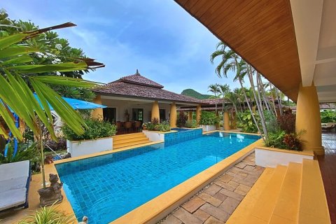 Villa in Hua Hin, Thailand 5 bedrooms № 168426