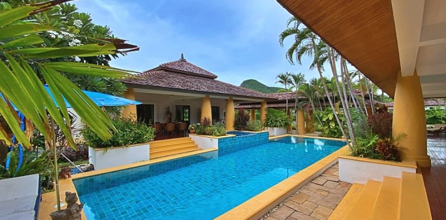 Villa in Hua Hin, Thailand 5 bedrooms № 168426