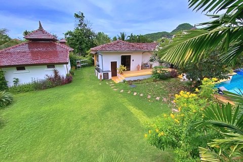 Villa in Hua Hin, Thailand 5 bedrooms № 168426 - photo 4