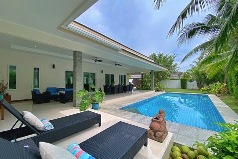 Villa in Hua Hin, Thailand 3 bedrooms № 168422 - photo 9