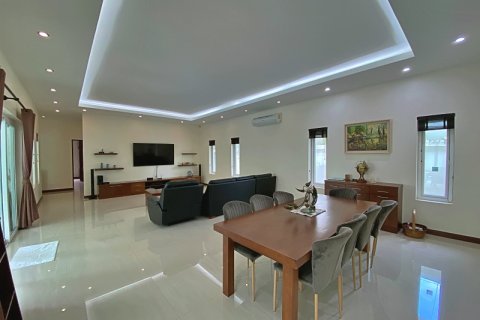 Villa in Hua Hin, Thailand 3 bedrooms № 168422 - photo 11
