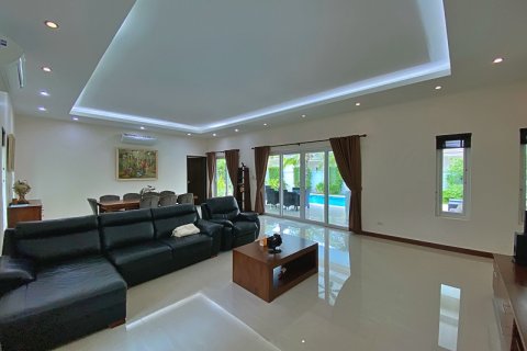 Villa in Hua Hin, Thailand 3 bedrooms № 168422 - photo 17