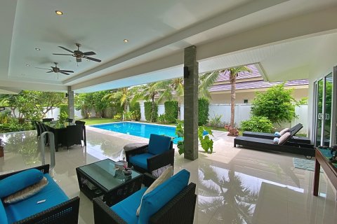 Villa in Hua Hin, Thailand 3 bedrooms № 168422 - photo 7