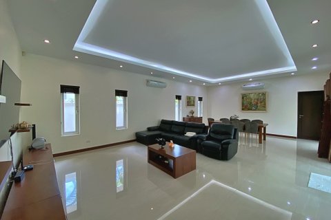Villa in Hua Hin, Thailand 3 bedrooms № 168422 - photo 16
