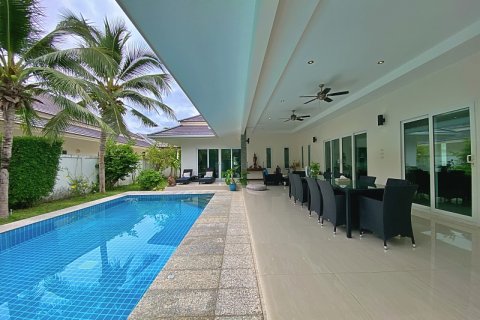 Villa in Hua Hin, Thailand 3 bedrooms № 168422 - photo 5