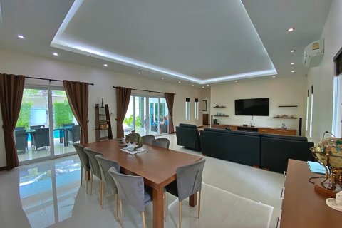 Villa in Hua Hin, Thailand 3 bedrooms № 168422 - photo 13