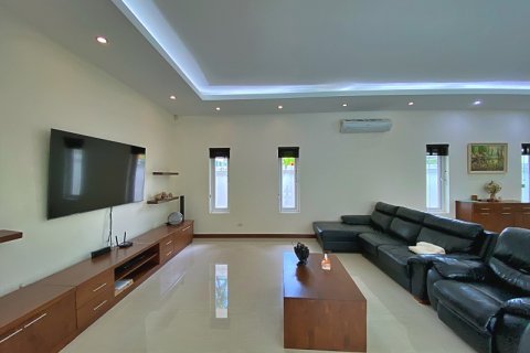 Villa in Hua Hin, Thailand 3 bedrooms № 168422 - photo 14