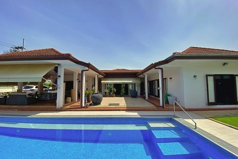 Villa in Hua Hin, Thailand 4 bedrooms № 168424 - photo 2