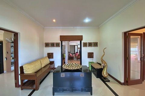 Villa in Hua Hin, Thailand 4 bedrooms № 168424 - photo 11