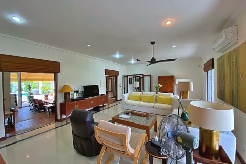Villa in Hua Hin, Thailand 4 bedrooms № 168424 - photo 17