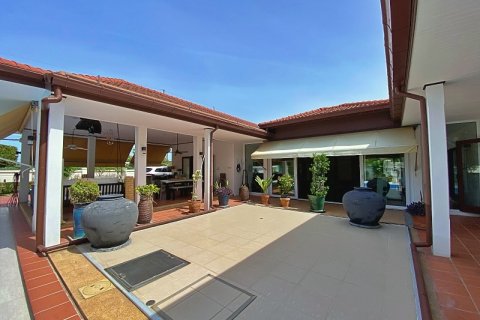 Villa in Hua Hin, Thailand 4 bedrooms № 168424 - photo 6
