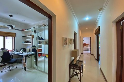 Villa in Hua Hin, Thailand 4 bedrooms № 168424 - photo 22