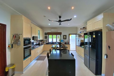 Villa in Hua Hin, Thailand 4 bedrooms № 168424 - photo 13