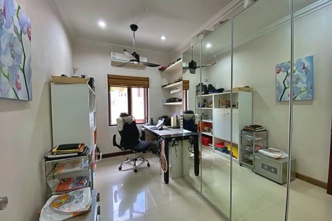 Villa in Hua Hin, Thailand 4 bedrooms № 168424 - photo 25