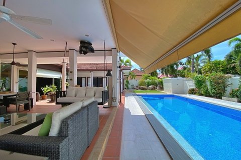 Villa in Hua Hin, Thailand 4 bedrooms № 168424 - photo 9