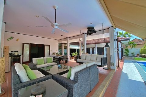 Villa in Hua Hin, Thailand 4 bedrooms № 168424 - photo 8