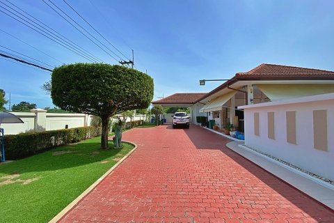 Villa in Hua Hin, Thailand 4 bedrooms № 168424 - photo 10