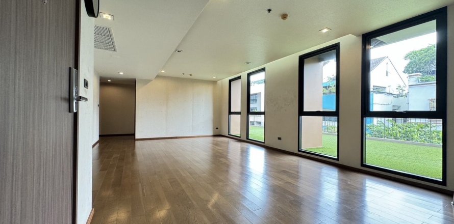 Condo in Sathon, Bangkok, Thailand, 3 bedrooms  № 158526