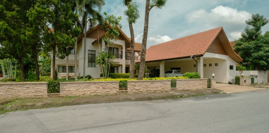 House in Chiang Mai, Thailand 4 bedrooms № 121903