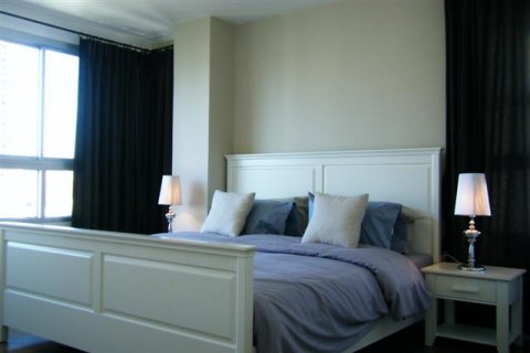 Condo in Bangkok, Thailand, 2 bedrooms  № 144211 - photo 2