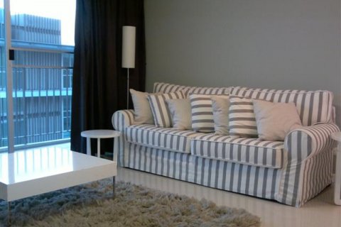 Condo in Bangkok, Thailand, 2 bedrooms  № 144211 - photo 1